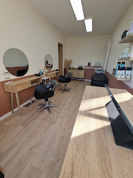 Photo n°2 de GUERET COIFFURE à Menneval (Salon de coiffure)