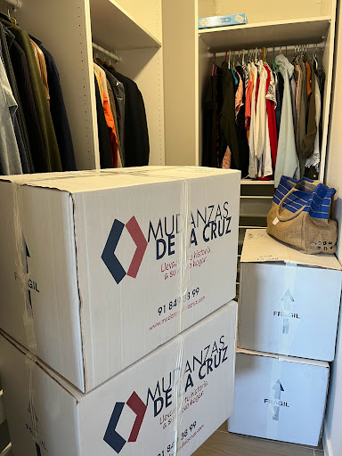 MUDANZAS DE LA CRUZ/ GUARDAMUEBLES. Servicios Madrid