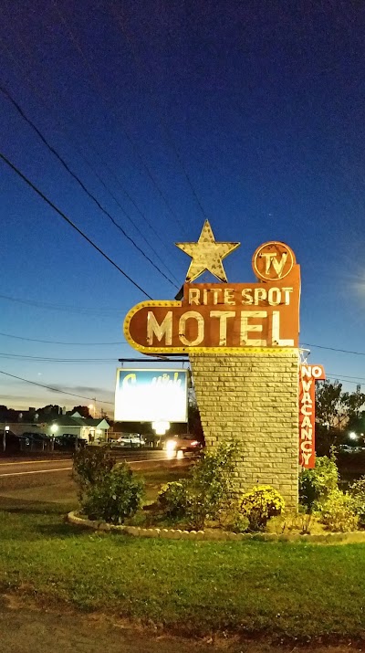 Photos of Scottish Inns & Suites