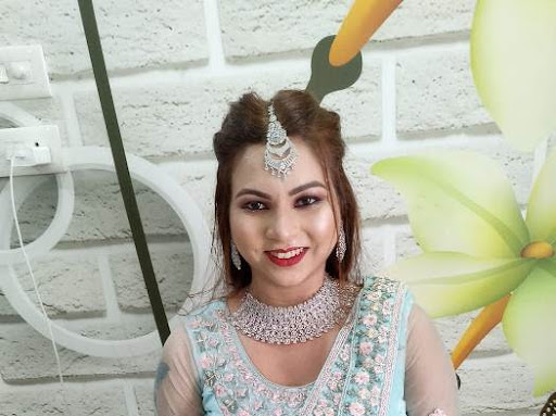 Headturners Party Makeup in Bhubaneswar is the perfect place to get your party makeup done. They… post image