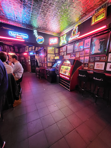 Richard's Bar - Visual