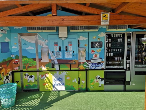 Distributore h24 "I sapori del latte" Gallery - Italy