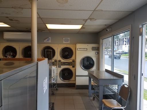 Meriden Laundry Center Logo