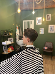 Photo n°11 de Luis Barbershop coiffeur barbier à Roquebrune-sur-Argens (Barbier)