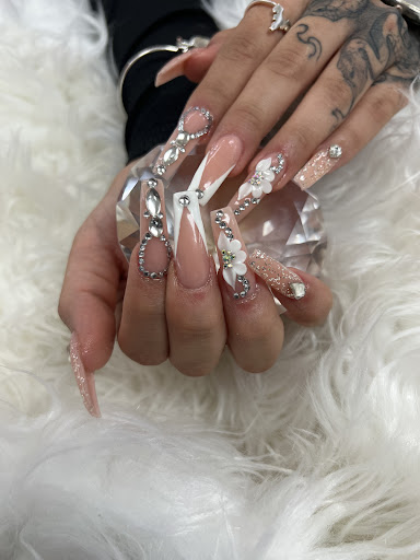 Nails World