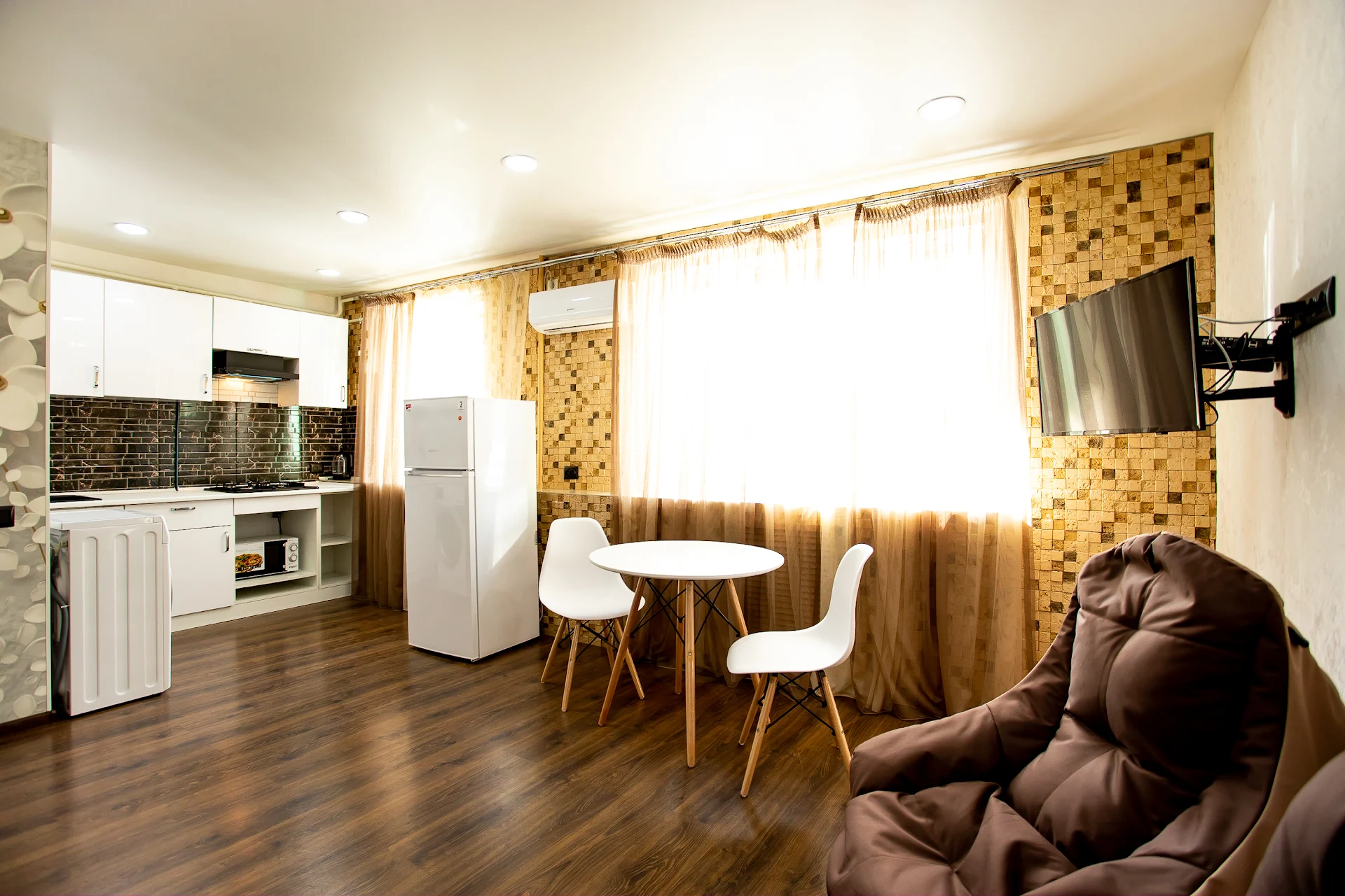 Lake at home apartments