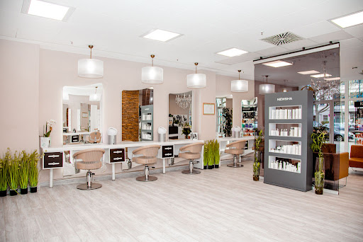 Q-Say Hairstudio - Thumbnail