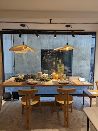 Photo n°3 de Boutique AMPM Aix en Provence à Aix-en-Provence (Magasin de meubles de bureau)