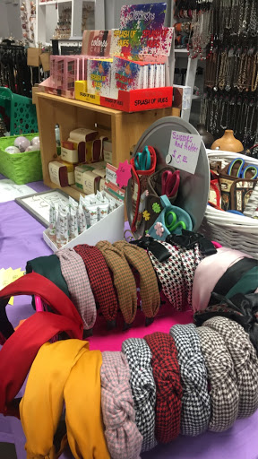 Eclectic Wallflower Boutique LLC - Thumbnail