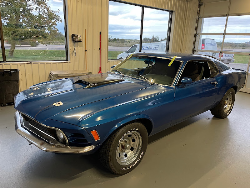 AKERS AUTO GLASS-LINDSAY