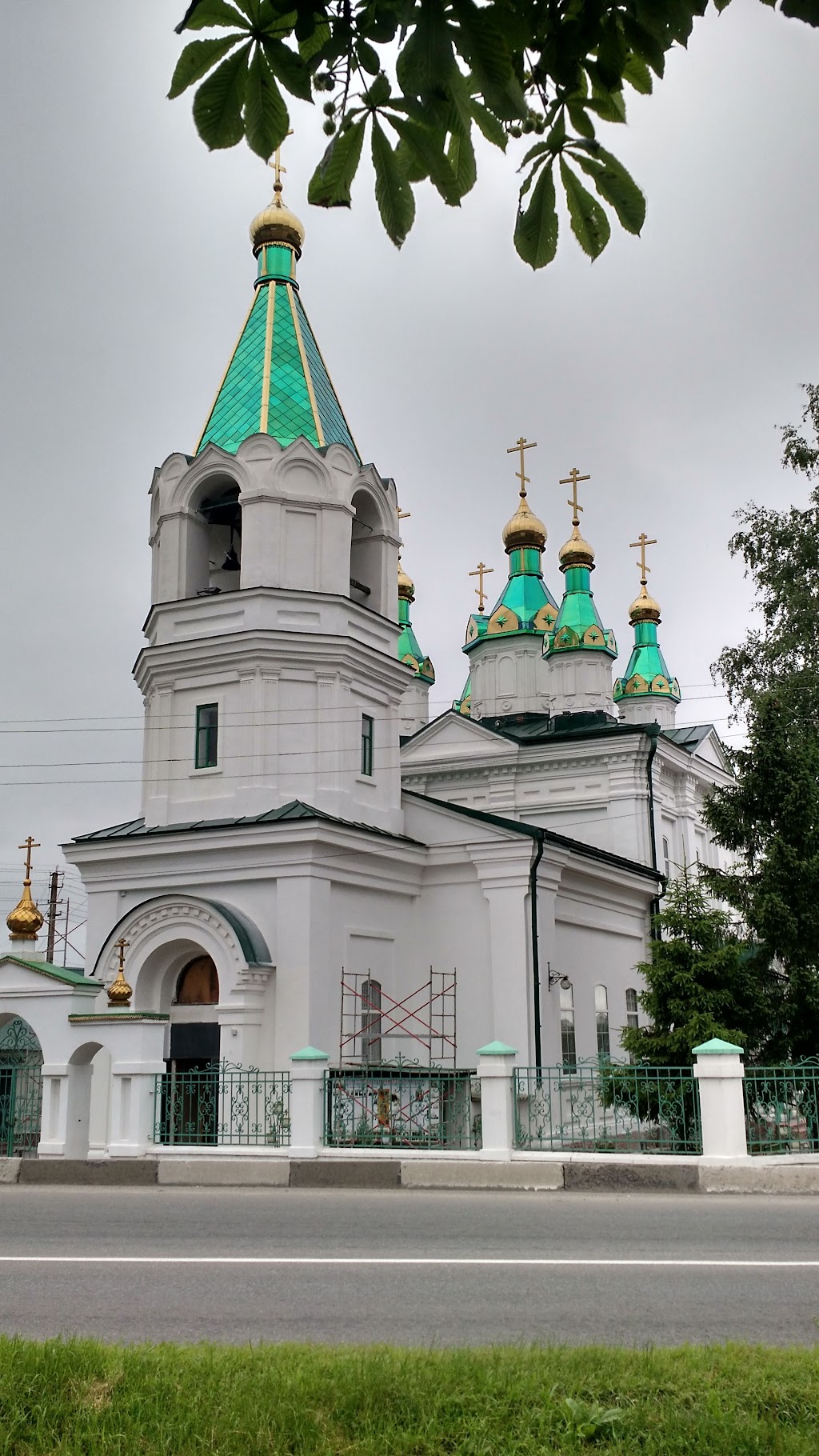 Россия 1 старый оскол. Ильинская Церковь старый Оскол. Вознесенский храм (старый Оскол). Хмелёва старый Оскол храм. Церковь на Хмелева старый Оскол.