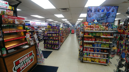 Max-A-Mart / Hunt Brothers Pizza / Valero - Thumbnail
