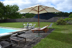 Photo n°8 de Les Deux Tilleuls: location maison de caractère - chambres d'hôtes de charme (Dordogne Périgord) à Saint-Mayme-de-Péreyrol (Piscine)