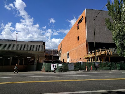 Lloyd Center/NE 11th Ave MAX Station