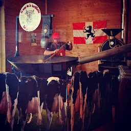 Photo n°1 de Le Pays de la Tartiflette restaurant Itinérant à Étroussat (Traiteur)