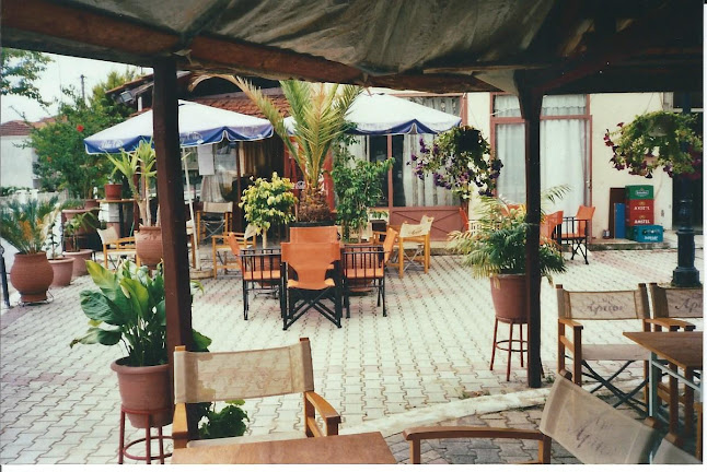 All-day Cafe-bar, R O U L I S