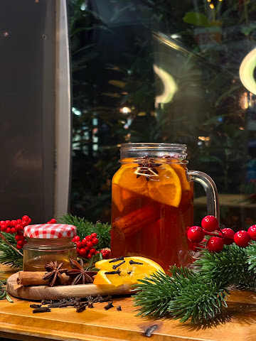 ROADBIKE CAFE - kawiarnia, showroom kolarski, serwis, odzież Maap Rapha Gobik by null