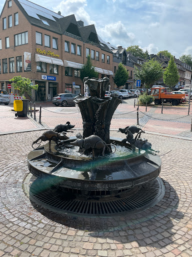 Brunnen "Tanzende Mäuse" - Thumbnail