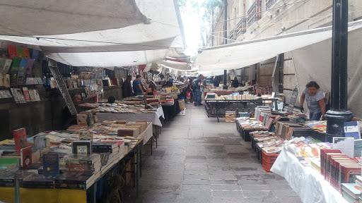 Callejón Condesa (tianguis de libros) - Thumbnail