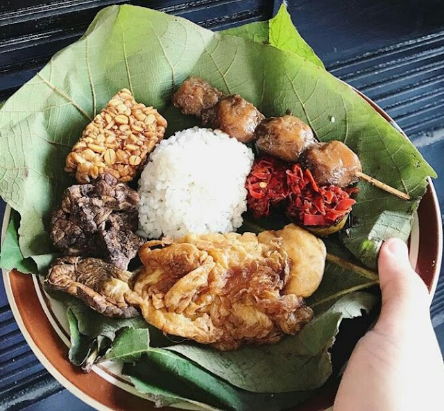 Nasi Jamblang Ibu Nur