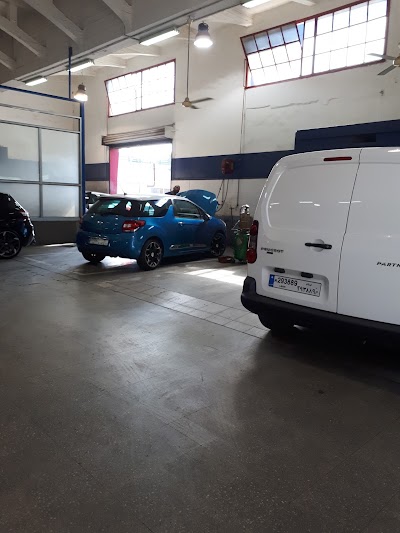 Photos of Peugeot & Citroen