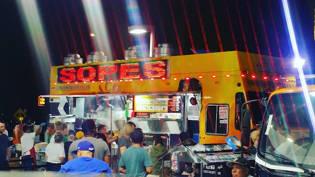 Leo's Taco Truck