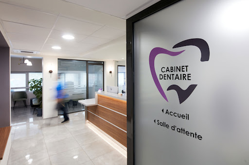 Dr Camélia KASSOURI, Dentiste, Esthétique, Parodontie Gallery - France