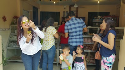 Photos of Dulcer&iacute;a Salcedo
