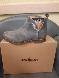 Photo n°12 de Petits Pouces chaussures enfants juniors. /Périphérie de Toulouse. Toulouse/cugnaux à Cugnaux (Magasin de chaussures)