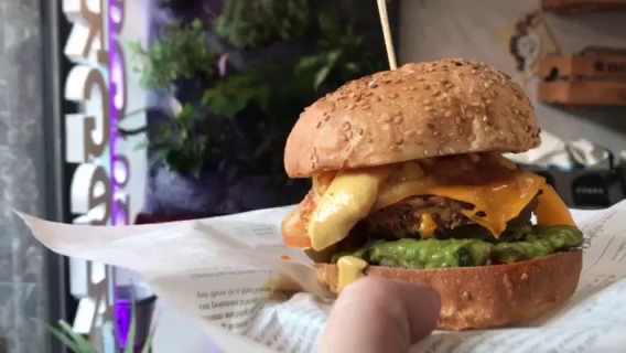 La Golosa Vegan Vurger