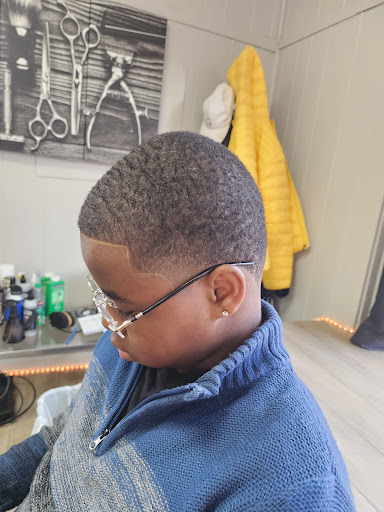 Dre Cole's Exclusive Cuts & Hairstyles - Thumbnail