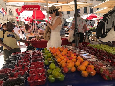 Gunduliceva Poljana Market