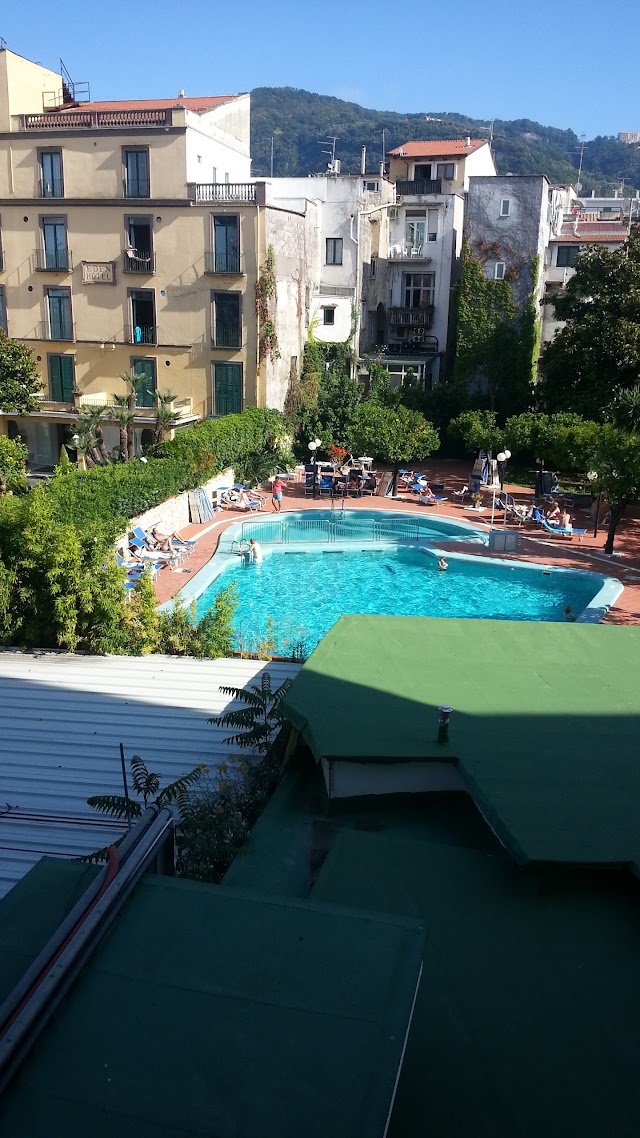 Carlton International Hotel