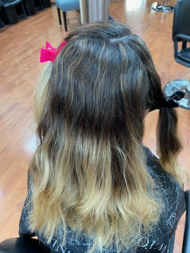 Buzz Hair Design Studio - Thumbnail