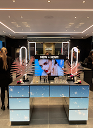 Photo n°18 de MAC Cosmetics à Puteaux (Maquilleur.euse)