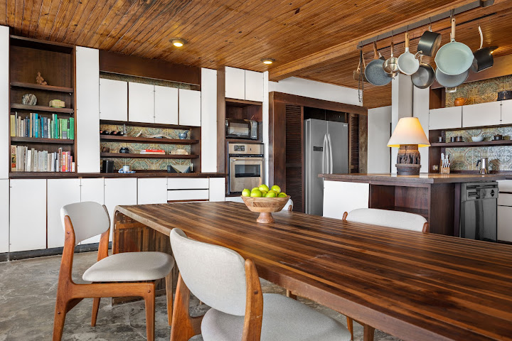 Mary Lee's by the Sea by null