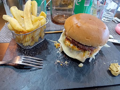 Photo 1 - Le Gold Burger