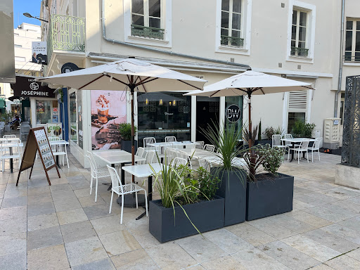 Photo 3 - Black & White Burger Vichy