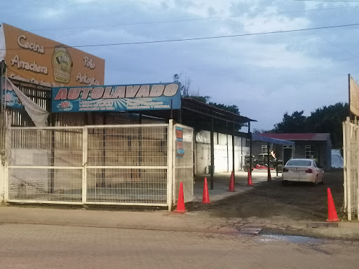 Car wash El Pueblito