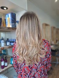 Photo n°19 de Elle et lui coiffure à Sathonay-Camp (Salon de coiffure)