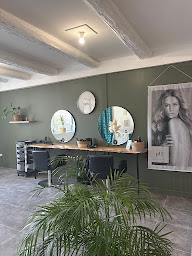 Photo n°6 de L'univers de Charlène à Grillon (Salon de coiffure)