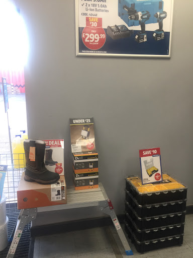 Screwfix Cardiff - Llanishen Gallery - United Kingdom