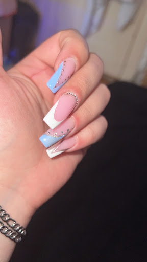 Louisa Nails - Visual