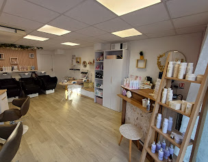 Photo n°1 de Le Petit Salon de Louise à Fréjus (Salon de coiffure)