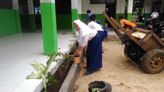 Sekolah Menengah Pertama Plus Yaspera, Author: Ella cuantique