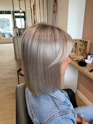 Photo n°12 de L’Atelier 16 Salon de coiffure mixte/Barbier à Beaupréau-en-Mauges (Barbier)