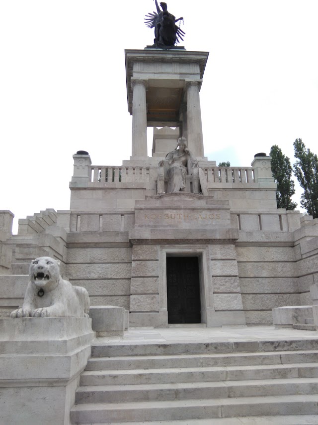 Cimetière national de Fiumei út