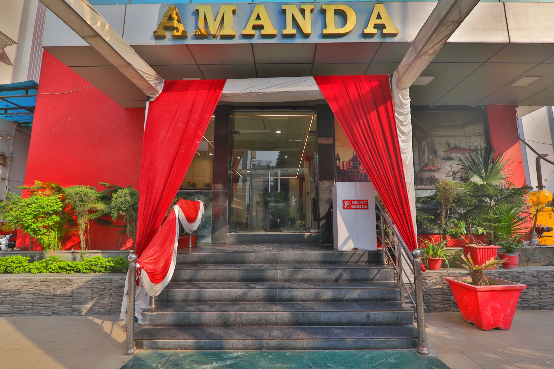 Hotel Amanda - Rooms & Banquet