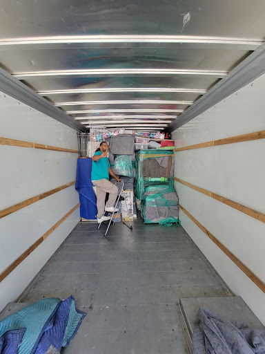 Roy & McCoy Moving Logo