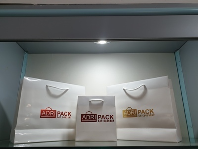 Adripack Shoppers ed Etichette con Stampa a Caldo e in Rilievo